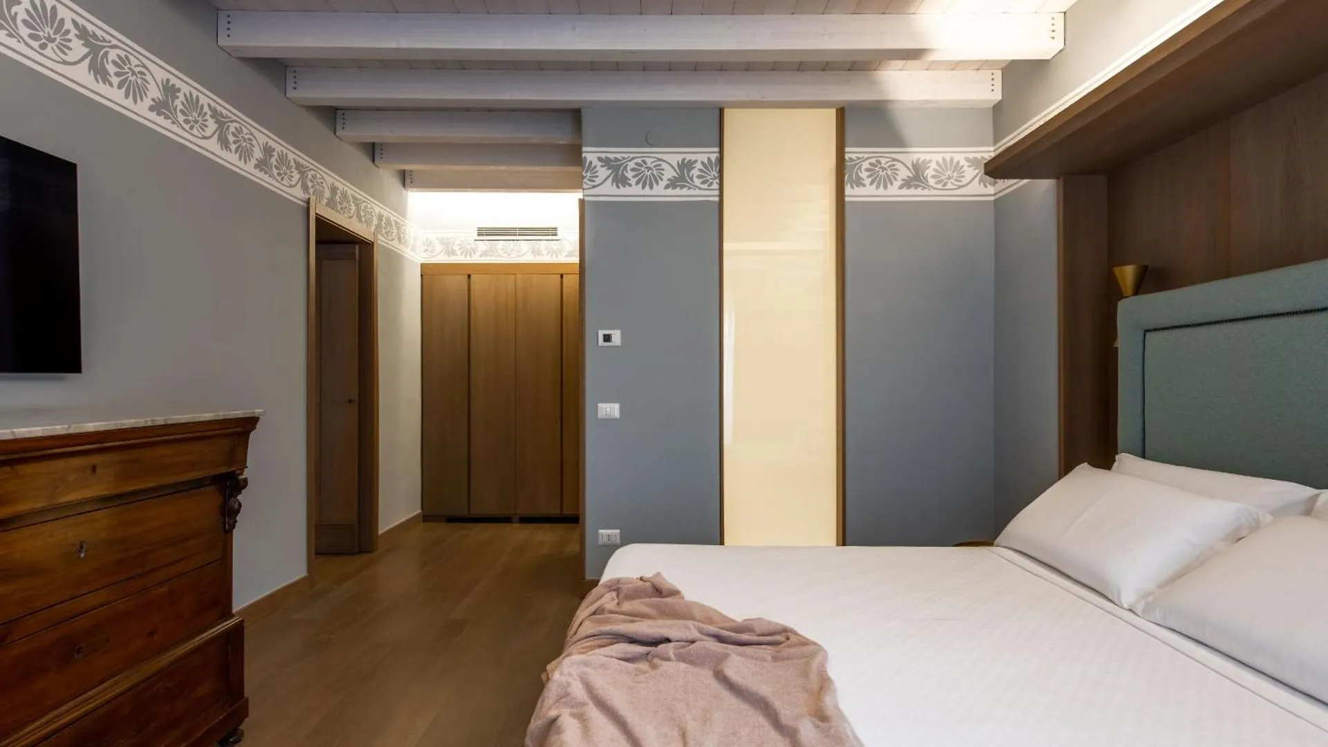Palazzo De Gregorio Apartments パレルモ