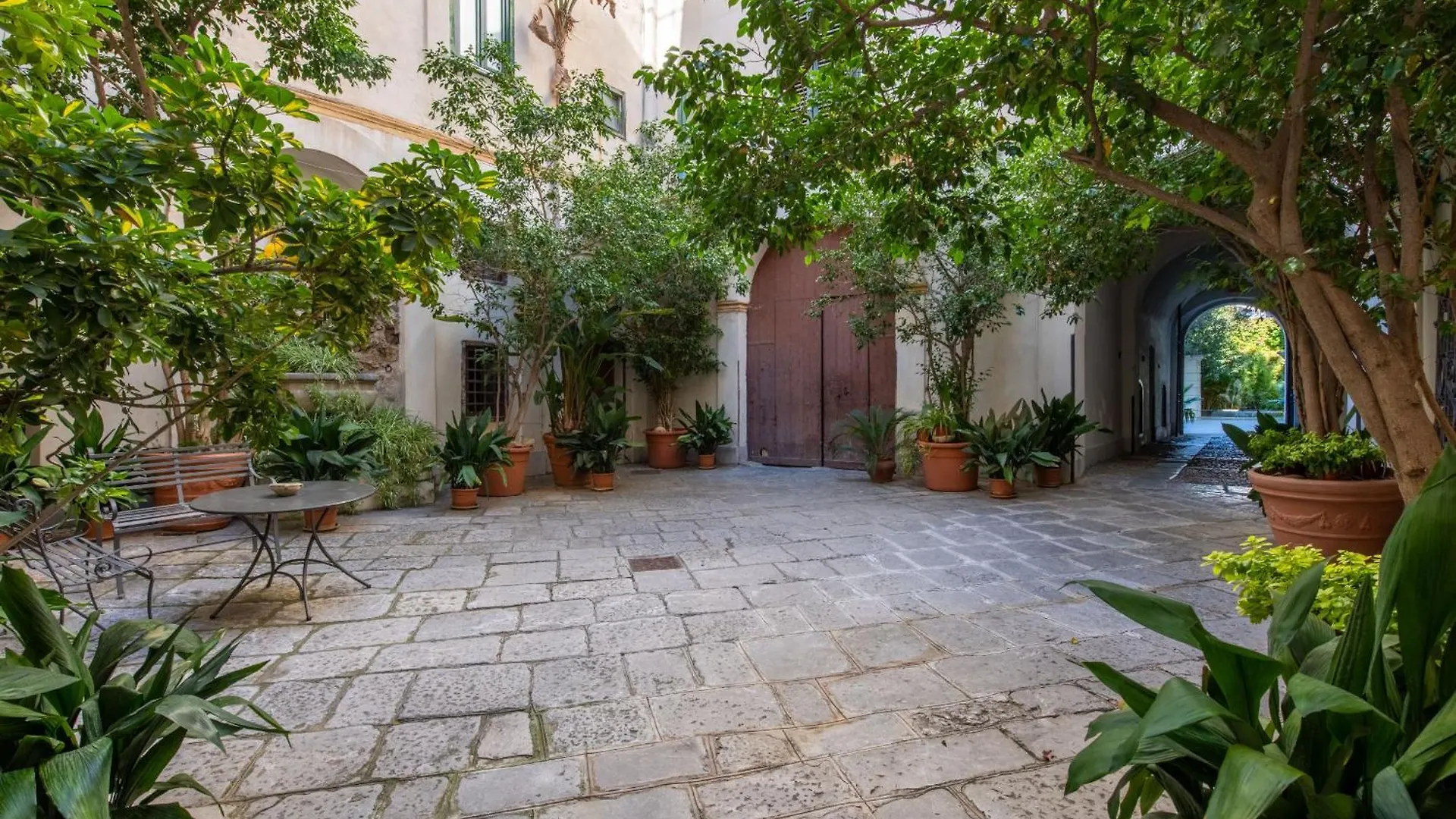 Palazzo De Gregorio Apartments パレルモ