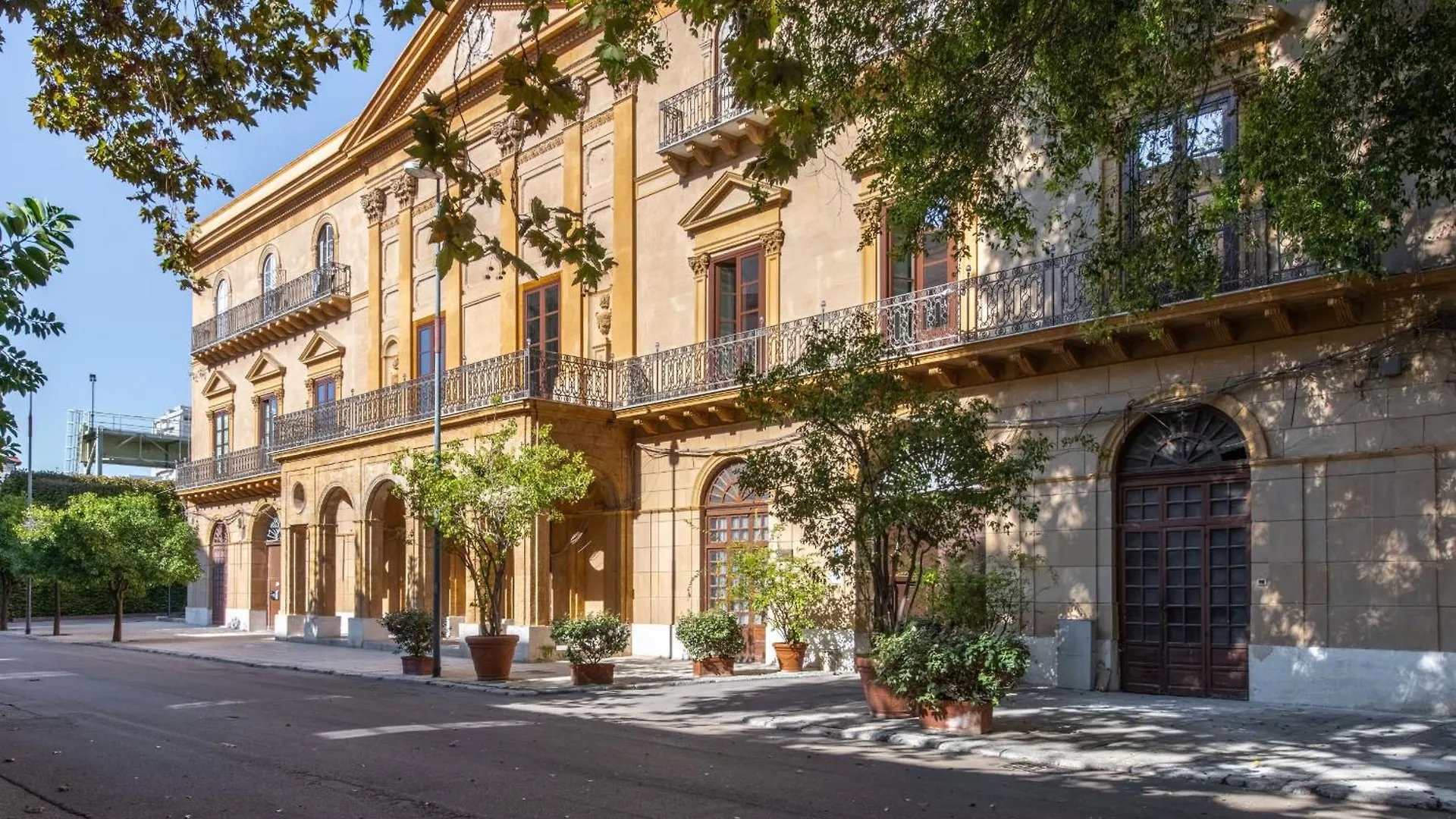 Palazzo De Gregorio Apartments パレルモ
